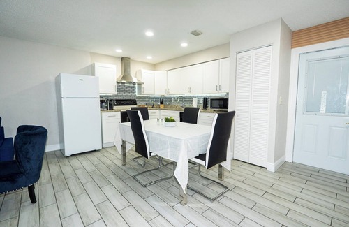 Old Seminole Heights Casa | Luxury home in central Tampa near to every thing.