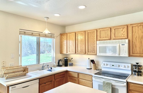 Jefferson Gardens Casa | Spacious home in Lakewood near downtown Denver