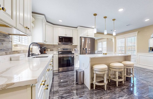 Holyoke Casa | Spacious home near Interstate 91 & Holyoke Medical Center + free wifi