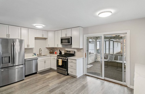 Libertyville Casa | Spacious home near DT Libertyville w/ Rec Room!