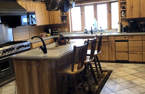 Silver Gate Casa | Spacious home that is perfect for large family/friend gatherings!