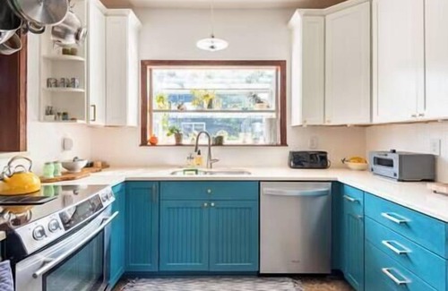 Overlook Casa | Spacious home w/outdoor sauna near bars, eateries