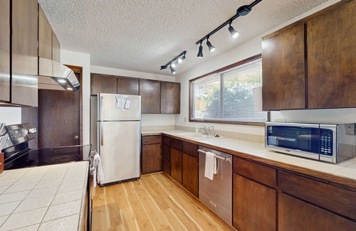 East Wenatchee Casa | Spacious home w/game room, private hot tub, mountain views, & bbq grill