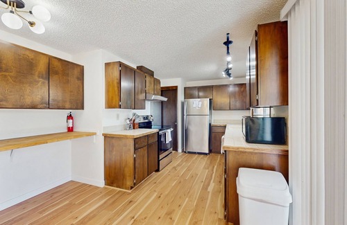East Wenatchee Casa | Spacious home w/game room, private hot tub, mountain views, & bbq grill