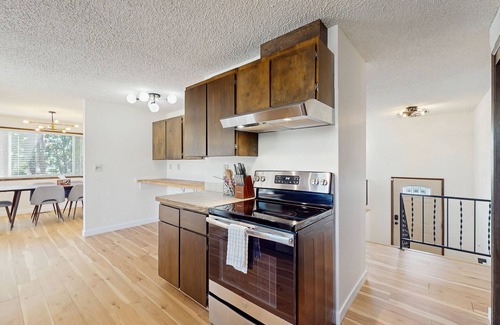 East Wenatchee Casa | Spacious home w/game room, private hot tub, mountain views, & bbq grill