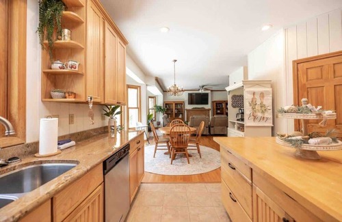 Skyland Casa | Spacious Home with Mountain Views