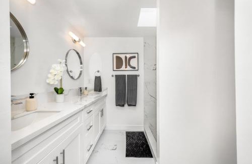 Linda Vista Casa | Spacious Home with 7 Beds minutes from Mission Bay