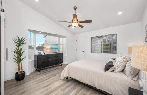 Linda Vista Casa | Spacious Home with 7 Beds minutes from Mission Bay