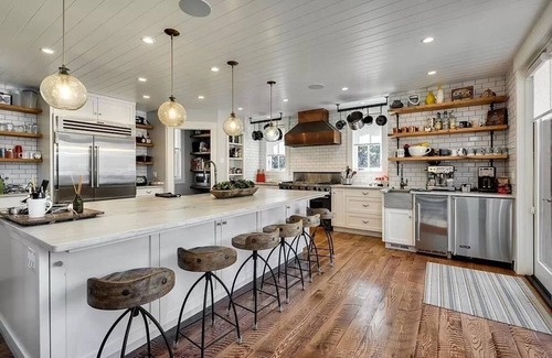 Donnelly Casa | Spacious home with incredible lakefront views!