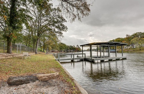 Rockwell Casa | Spacious Hot Springs Lakehouse on Lake Hamilton!