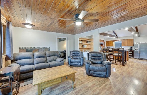 Rockwell Casa | Spacious Hot Springs Lakehouse on Lake Hamilton!