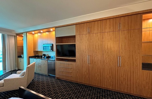 Las Vegas Apartamento | Spacious hotel suite in marvelous Las Vegas with no resort fee, free coffee/WiFi