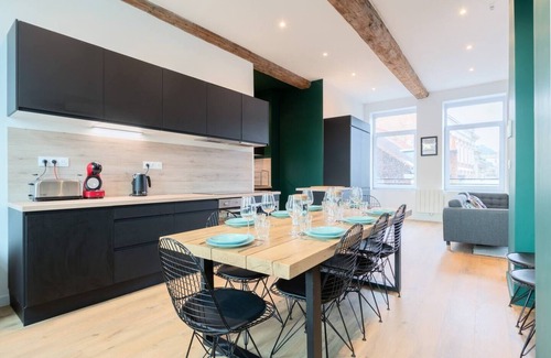 Roubaix Casa | Spacious house 11 bedrooms 8 bathrooms 22 people.