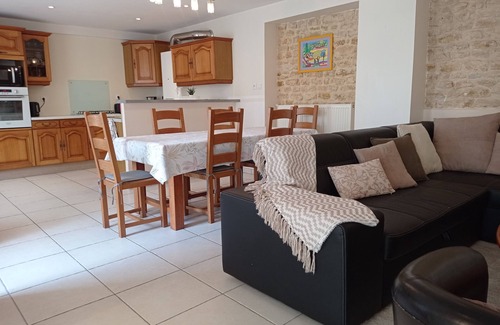 Luc-sur-Mer Casa | Spacious house 300 m from the sea. Sheltered garden