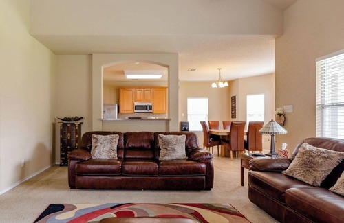 West San Antonio Casa | Spacious House BMT Six Flags Seaworld