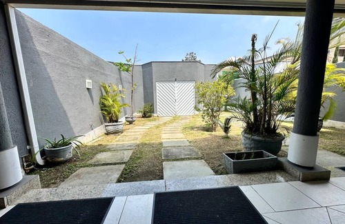 Recreio dos Bandeirantes Casa | Spacious house with pool and barbecue
