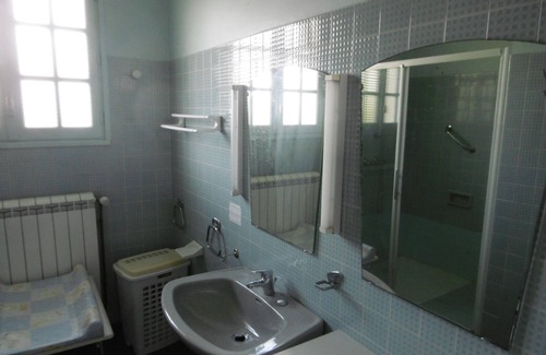 Arvieu Casa | Casa amplia, 4 dormitorios, 2 baños, vista al lago, cerca de la playa