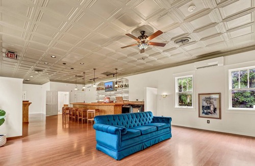 Youngstown Casa | Spacious House in Youngstown! Great for Couples and Families