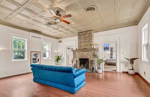 Youngstown Casa | Spacious House in Youngstown! Great for Couples and Families