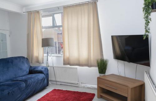 Leigh Casa | Spacious house near Westleigh Township, 4 Bed Room, Wifi, Private Parking