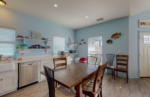 North Beach Casa | Spacious house with full kitchen, TVs, WIFI, balcony, near the beach