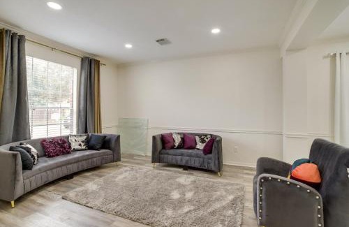 Barker Casa | Spacious Houston Home with Patio, Grill and Fireplace!