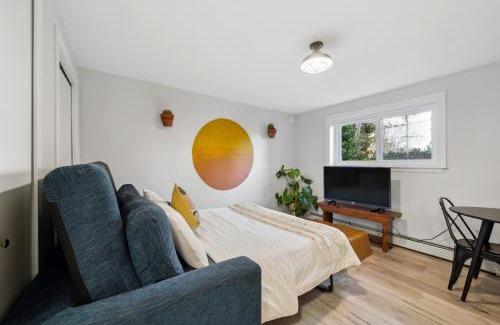 Kitsilano Apartamento | Spacious Kitsilano 2BR Suite with Street Parking for 6 Guests
