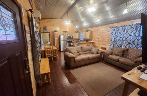 Gepp Cabina | Spacious Lake Cabin featuring 2 bedrooms, 2 bathrooms, and a spacious loft