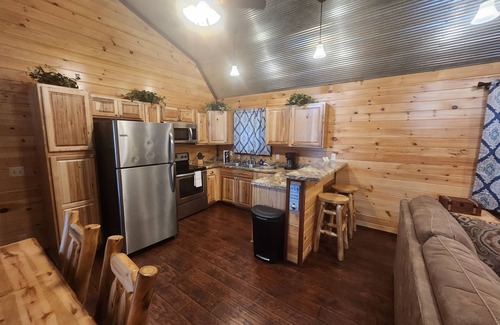 Gepp Cabina | Spacious Lake Cabin featuring 2 bedrooms, 2 bathrooms, and a spacious loft