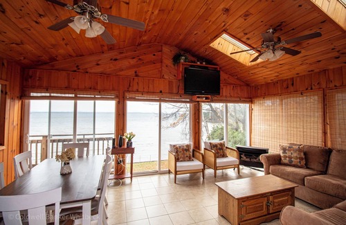 Plattsburgh Casa | Spacious Lake Front 6-bedroom house on Historic Lake Champlain