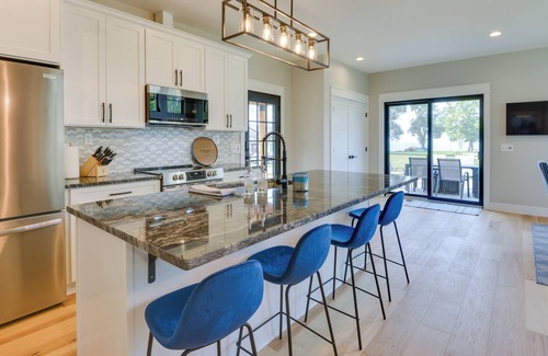 Henderson Casa | Spacious Lake Ontario Getaway: Steps to Beach!