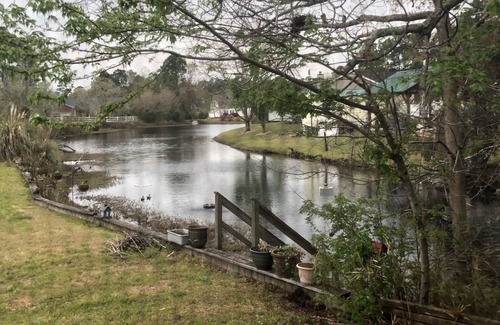 Red Hill Casa | Spacious lake view house in Conway, Myrtle Beach area