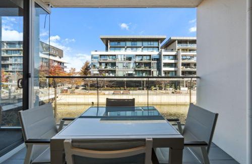 Kingston Apartamento | Spacious Lakefront Apartment with Pool Access