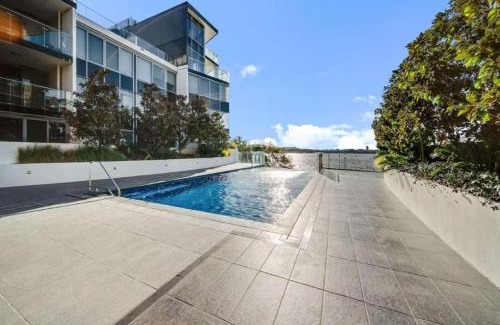 Kingston Apartamento | Spacious Lakefront Apartment with Pool Access