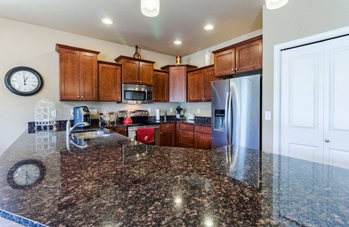 Manson Casa | Amplia casa frente al lago w / área rampa del barco, a pocos minutos de la ciudad!