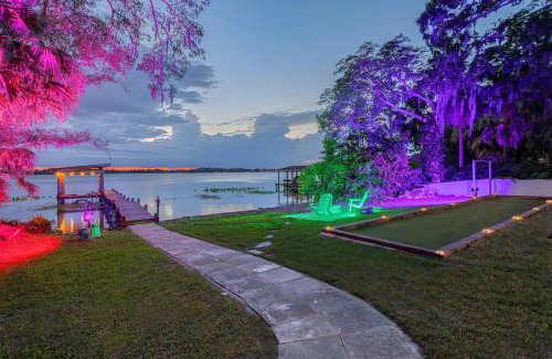 Southwest Orlando Casa | Spacious Lakefront House with Pool, Hottub, & Boating