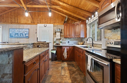 Sloans Valley Casa | Spacious Lakefront Retreat with Private dock for swimming and fishing. Sleeps 14