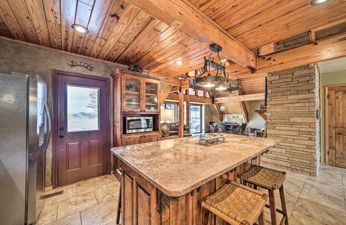 Hoyt Cabina | Spacious Lakeside Getaway w/ Fire Pit