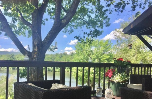 Gloversville Casa | SPACIOUS LAKESIDE HOME WITH GORGEOUS VIEWS & 126 FT OF PRIVATE BEACH