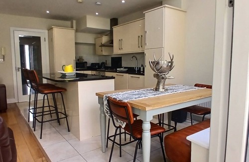 Stoneybatter Casa | Spacious, LightFilled 3BD Home Beside Phoenix Park