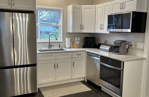 Ligonier Casa | Spacious Ligonier Home 3/3 .3m to downtown. New amenities, central heat, A/C!