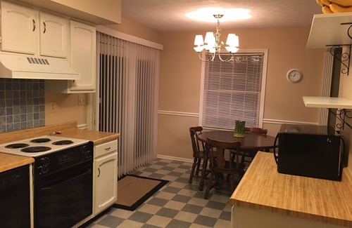 Middletown Casa | EZ Living con 3 recámaras, 2000 pies cuadrados, patio privado y ubicación