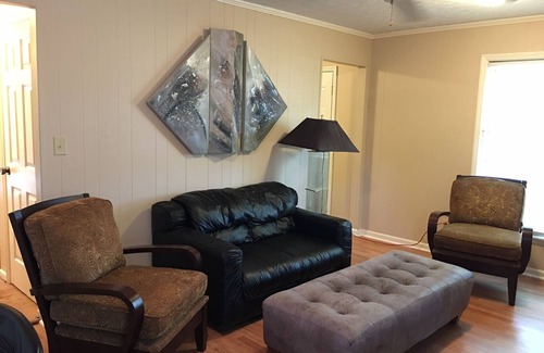 Middletown Casa | EZ Living con 3 recámaras, 2000 pies cuadrados, patio privado y ubicación