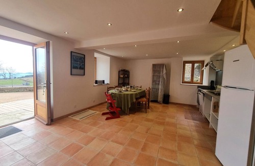 Verrieres-en-Forez Cabaña | Amplia casa de campo con terraza, 12 camas, cerca de senderos