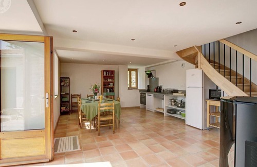 Verrieres-en-Forez Cabaña | Amplia casa de campo con terraza, 12 camas, cerca de senderos
