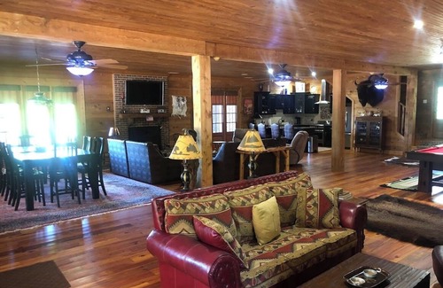 Oxford Cabina | Spacious Lodge close to Ole Miss, Oxford, MS