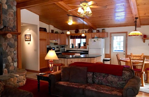 Hayward Cabina | Spacious Lodge located on the Chippewa Flowage