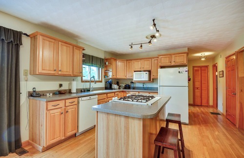 Lowville Casa | Spacious Lowville Retreat on 4 Private Acres!