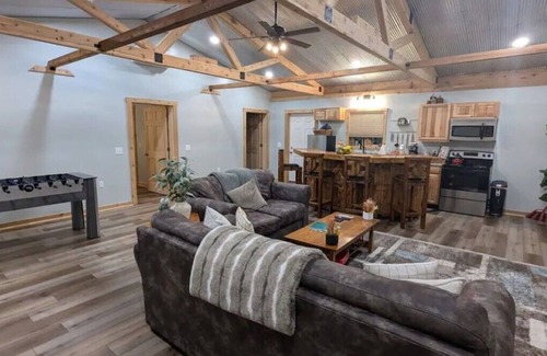 Laurelville Cabina | Spacious Lux Cabin. Close to HH State Park & More!