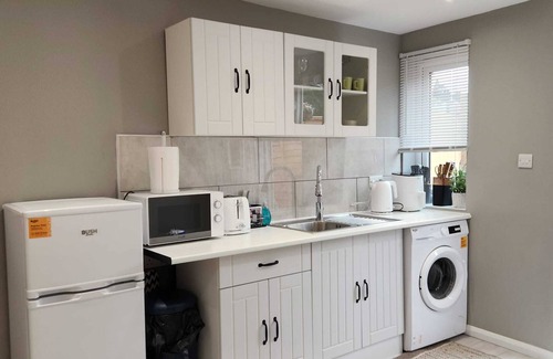 Grays Casa | Spacious Luxe Suite – New Build